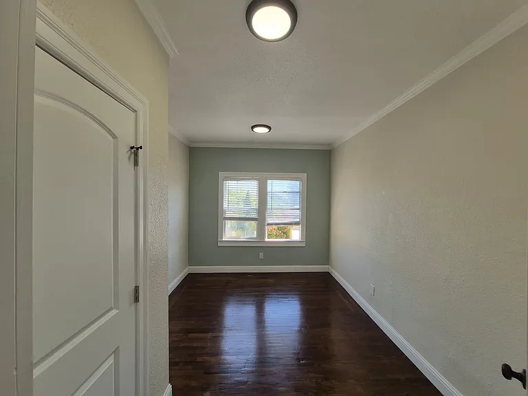2210 10th Ave — Photo 27