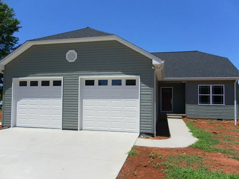 7780 Sherrills Ford Rd — Photo 1