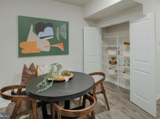 102 Extrovert Dr, Charles Town, WV 25414