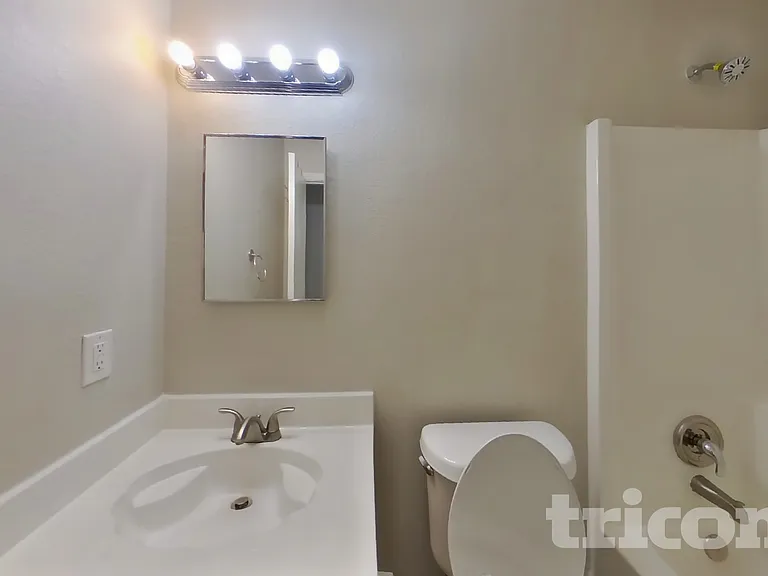 2328 White Oak Dr — Photo 13
