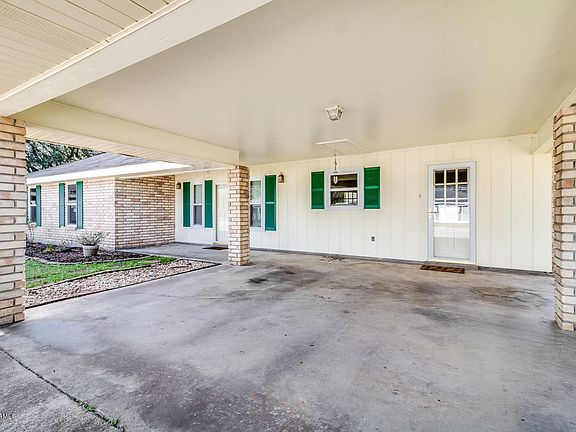 3rd image of 124 Bramber Dr