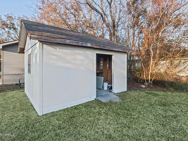 110 Jamaica St — Photo 24