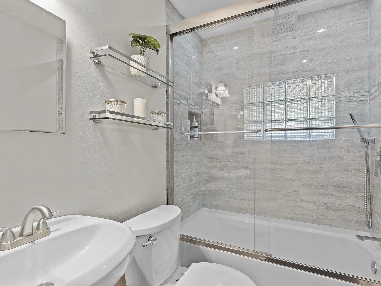2 bed, 1011 sqft, $1,400 — Photo 4