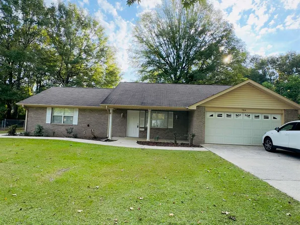 704 8th Ave SW, Childersburg, AL 35044
