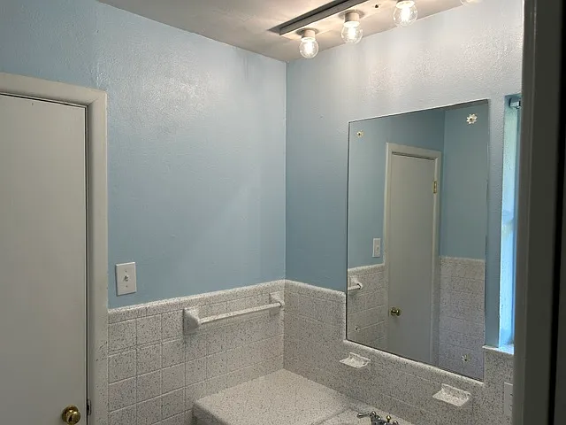 203 Melody Ln — Photo 2