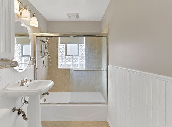 2nd image of 5446 N Elston Ave #1W