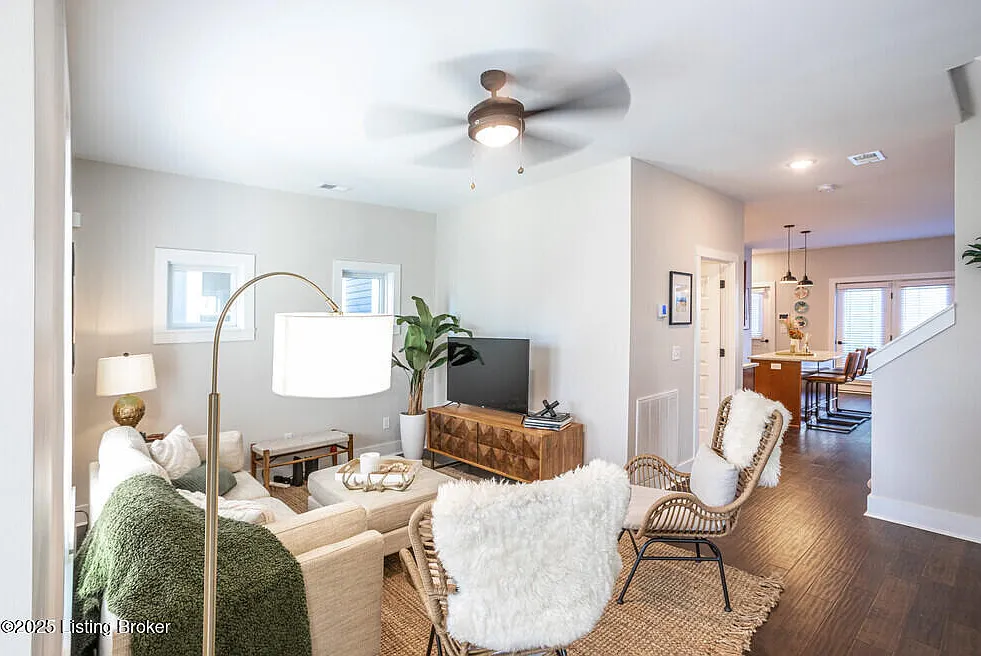 2 bed, 2.0 bath, 1796 sqft, $2,400 — Photo 4