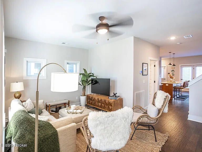 717 Lynn St — Photo 4