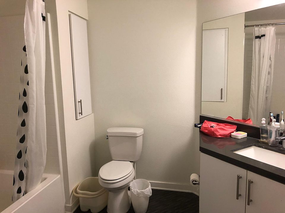 2nd image of 1122 W 6th St APT 2646
