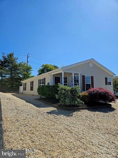 1st image of 48 Fort Lee Dr