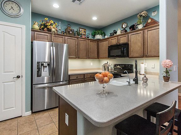 3rd image of 1550 E Manor Dr