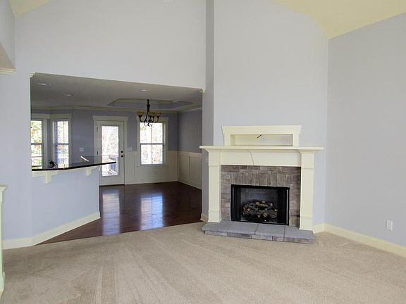 4th image of 1033 Jonas Dr #84