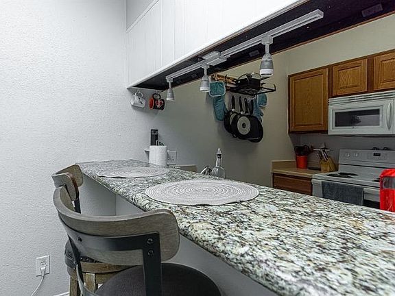 4th image of 7025 N Holiday Dr #7025