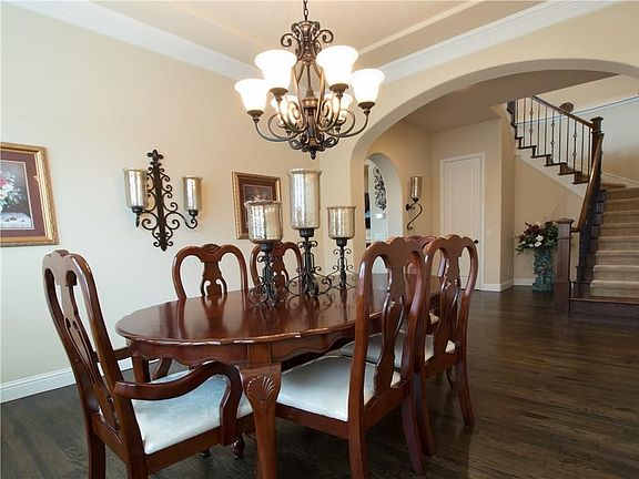 5th image of 10076 Tisbury Dr