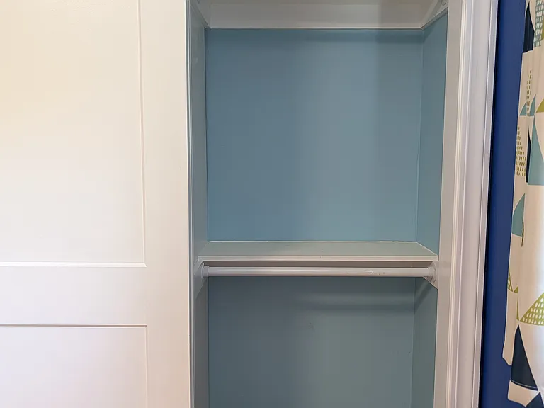 Middle bedroom closet.