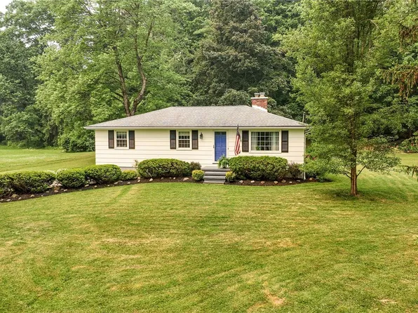 530 Ostrander Rd, East Aurora, NY 14052