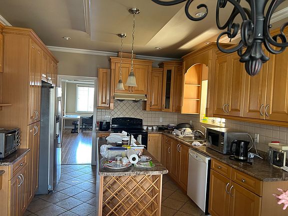 5th image of 8523 Thorpe St