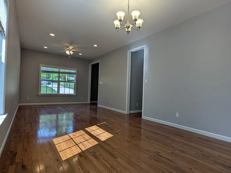 1130 Twin Hill Ln — Photo 5
