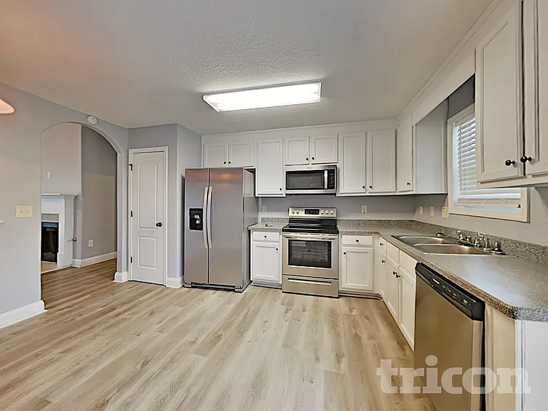 527 Embassy Walk — Photo 11