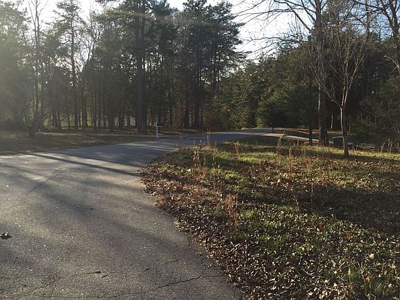 5th image of 125 Maxamy Ln