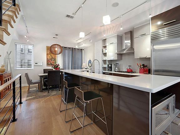 5th image of 1538 Swann St NW #2