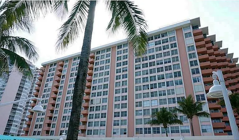 2899 Collins Ave #1143 — Photo 14