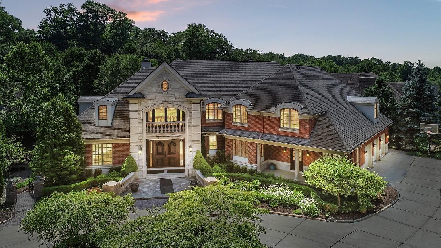 26489 Ballantrae Ct, Farmington Hills, MI 48331 Zillow