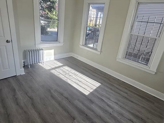 5th image of 192-194 Shephard Ave #1L
