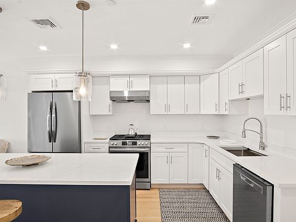 5th image of 50 N Payne St Unit 2