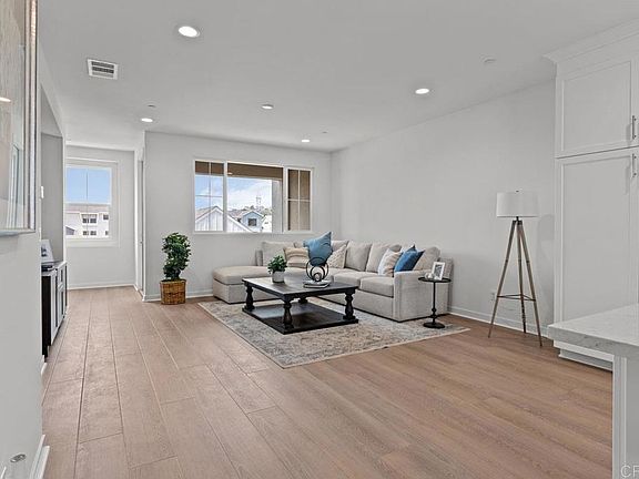 4th image of 2579 Elderberry Ln
