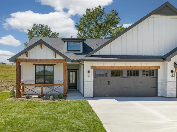 1400 Country Ln, Saint Joseph, MO 64506