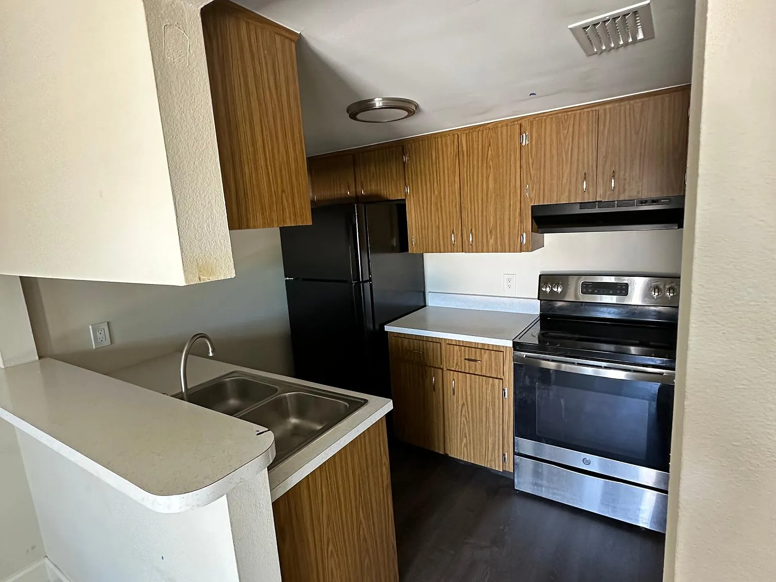 1025 S Ohio Ave — Photo 3