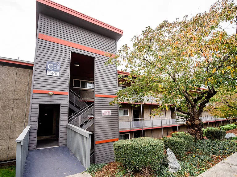 The Aviator Apartments — Photo 25