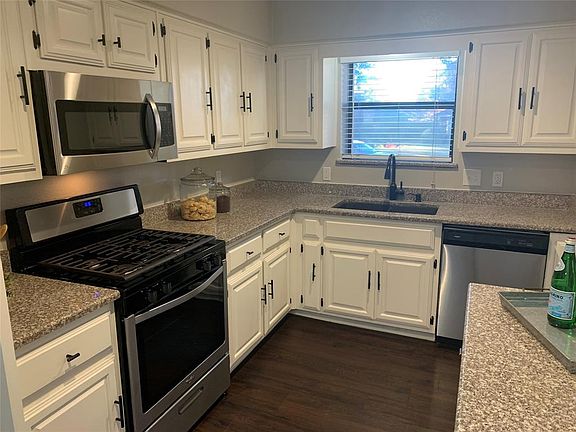 5th image of 609 Stoneybrook Dr
