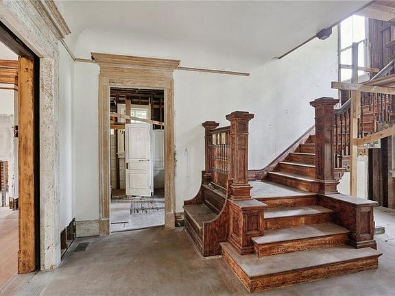 4th image of 1730 Napoleon Ave
