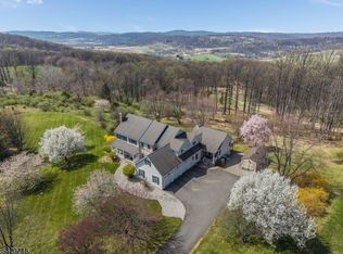 3 Norwich Ct, Holland Twp., NJ 08848
