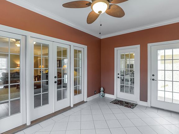 5th image of 611 Palisade Dr