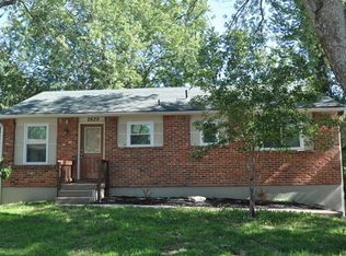 2620 NW Castle Dr, Blue Springs, MO 64015