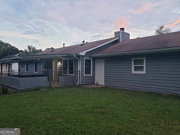4th image of 512 Greenview Ave SE