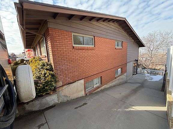 3rd image of 2550 S Peach St