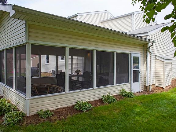 3rd image of 3168 Holly Dr