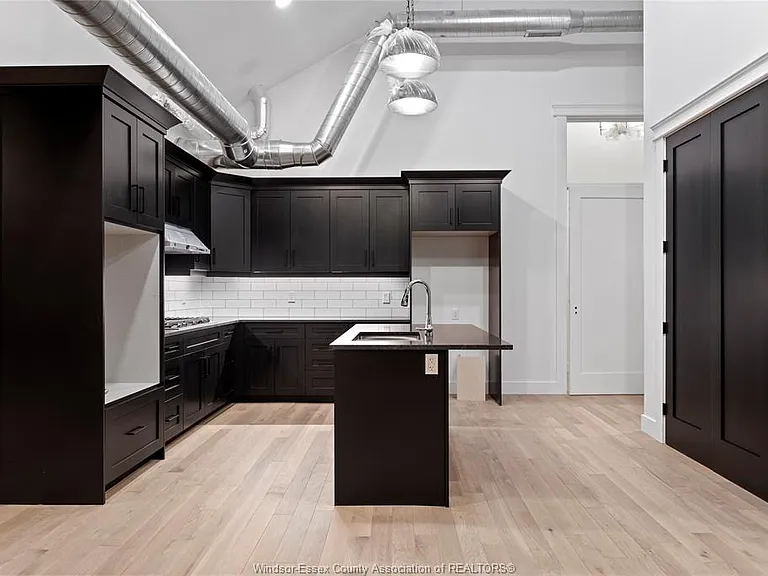 247 Brock St #404 — Photo 8