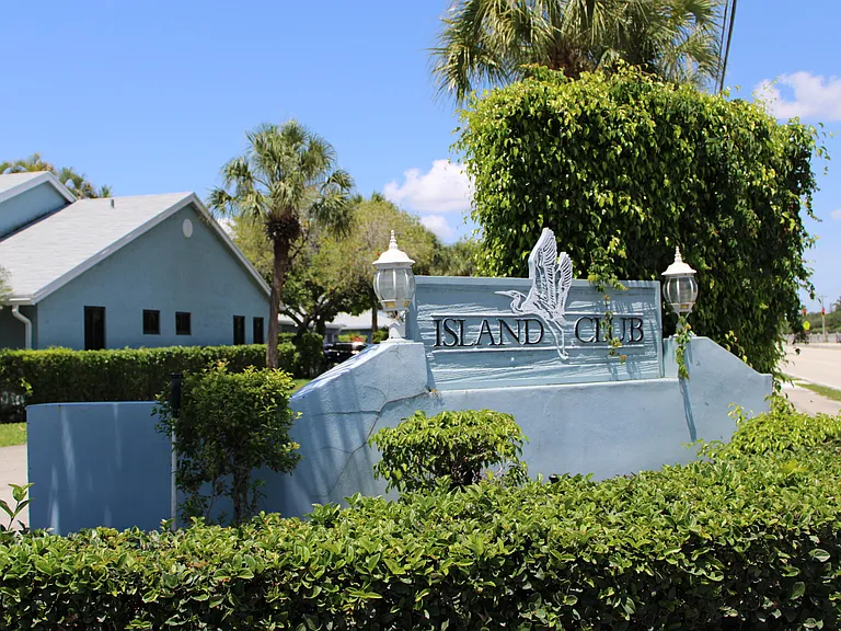 3883 Island Club Cir W — Photo 1