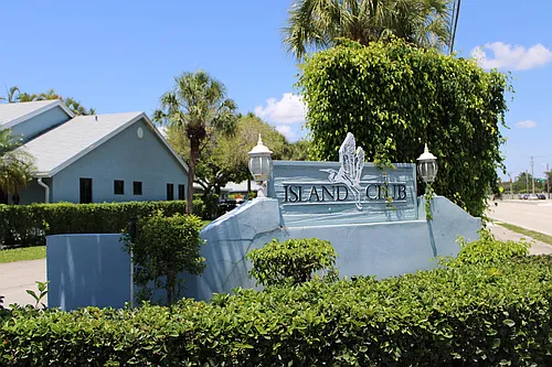 3883 Island Club Cir W Photo 1
