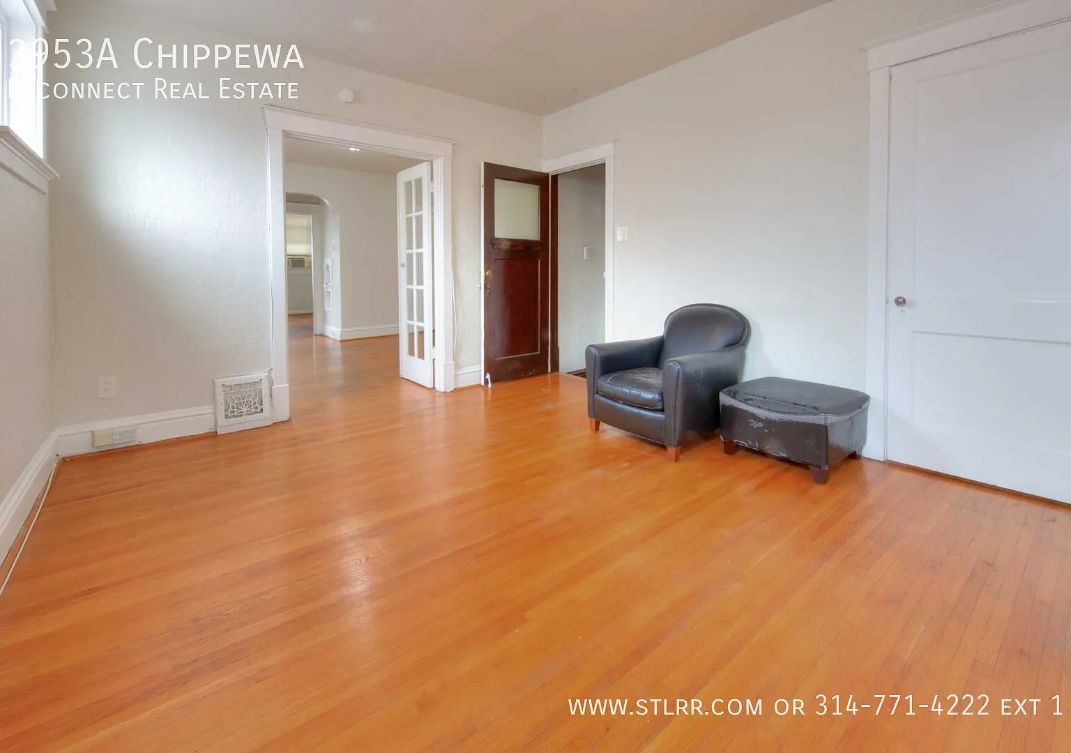 Well maintained second-floor, 1 bedroom, 1 bathroom apartment is conveniently located right on Ch... — Photo 2