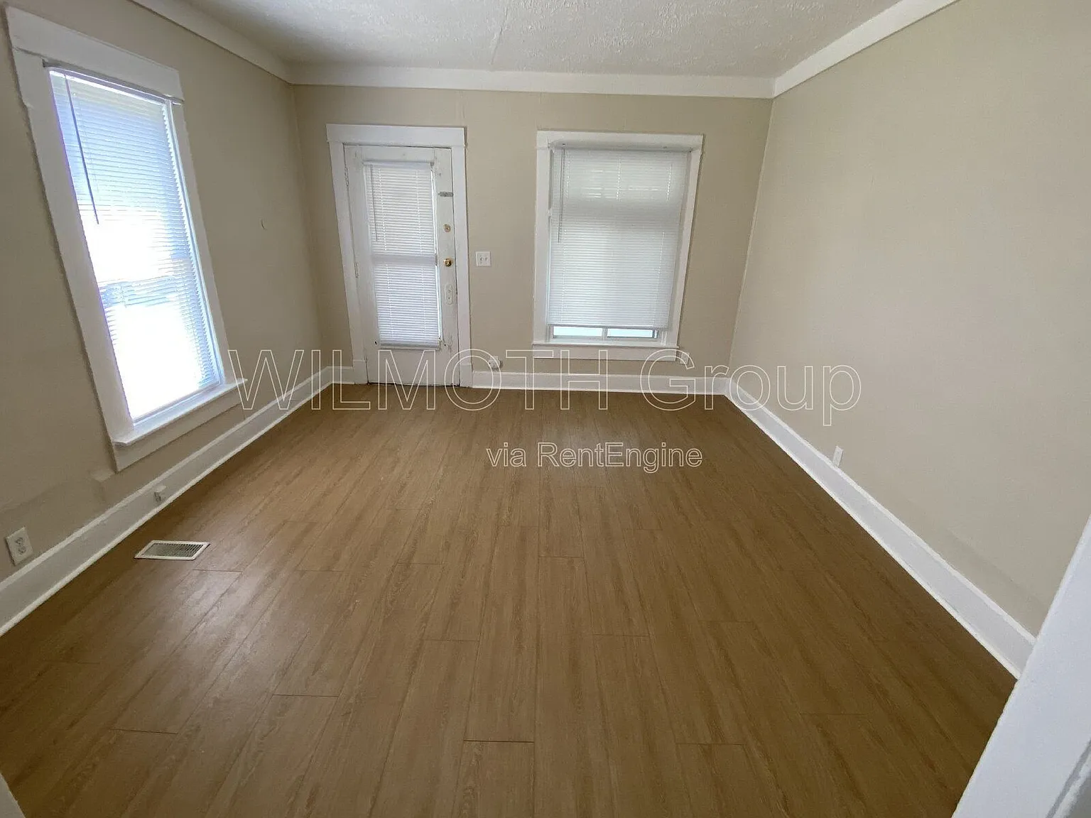3 bed, 1.5 bath, 1176 sqft, $1,295 — Photo 3