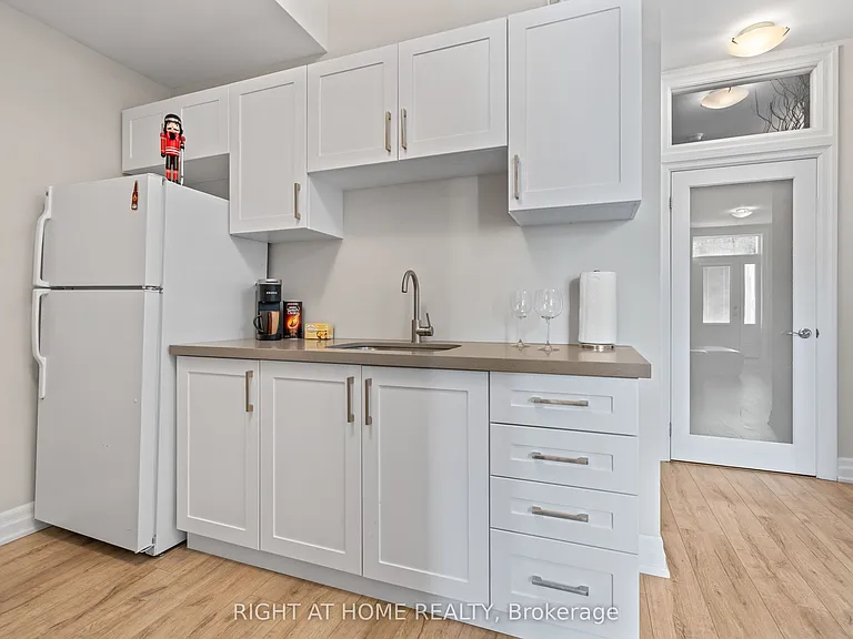 91B Evans Ave — Photo 43