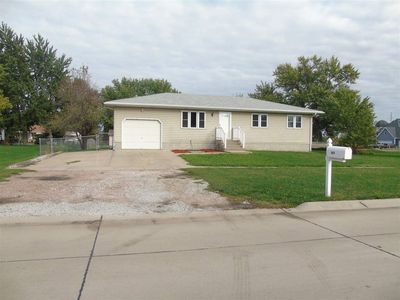 952 N 10th St, David City, NE, 68632