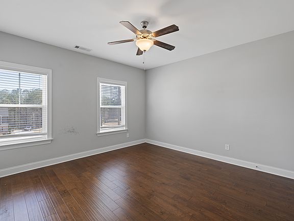3rd image of 15 Hollyhock Ln