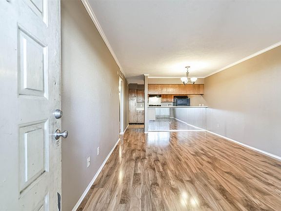 4th image of 7313 Gulf Fwy APT 406